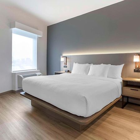 Comfort Inn & Suites Newark Liberty International Airport Exterior foto