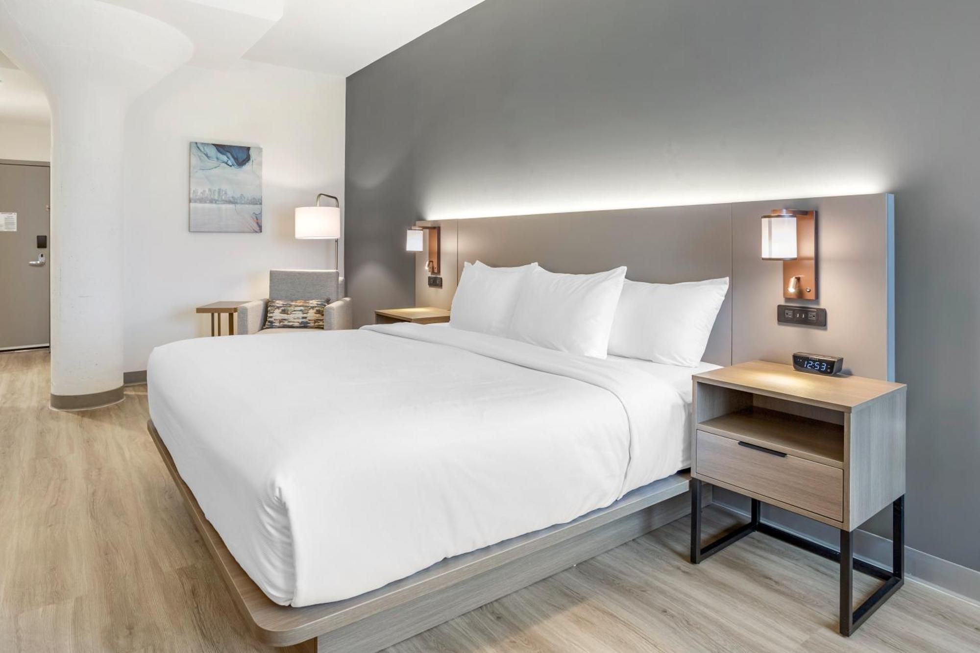 Comfort Inn & Suites Newark Liberty International Airport Exterior foto