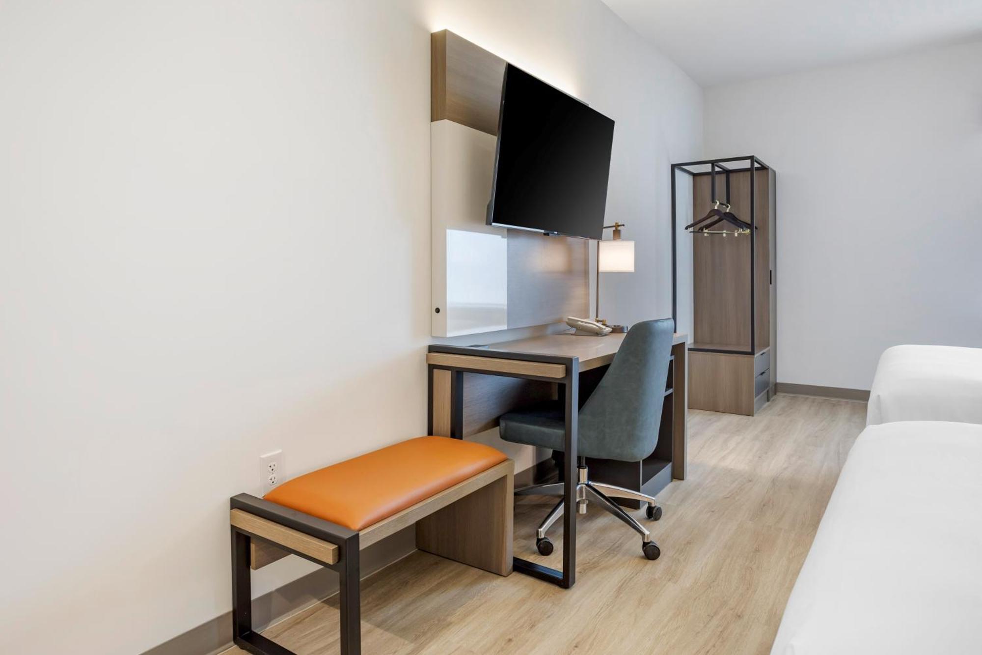 Comfort Inn & Suites Newark Liberty International Airport Exterior foto