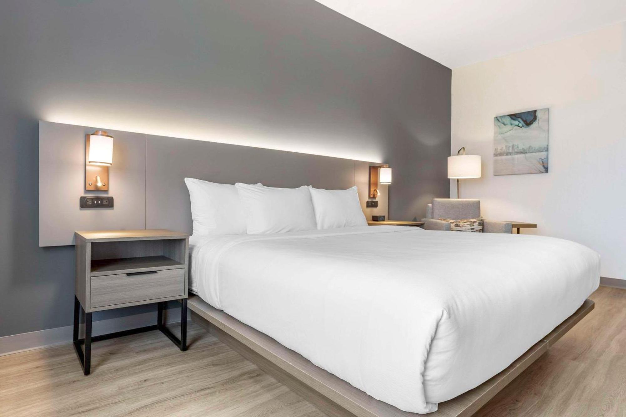 Comfort Inn & Suites Newark Liberty International Airport Exterior foto
