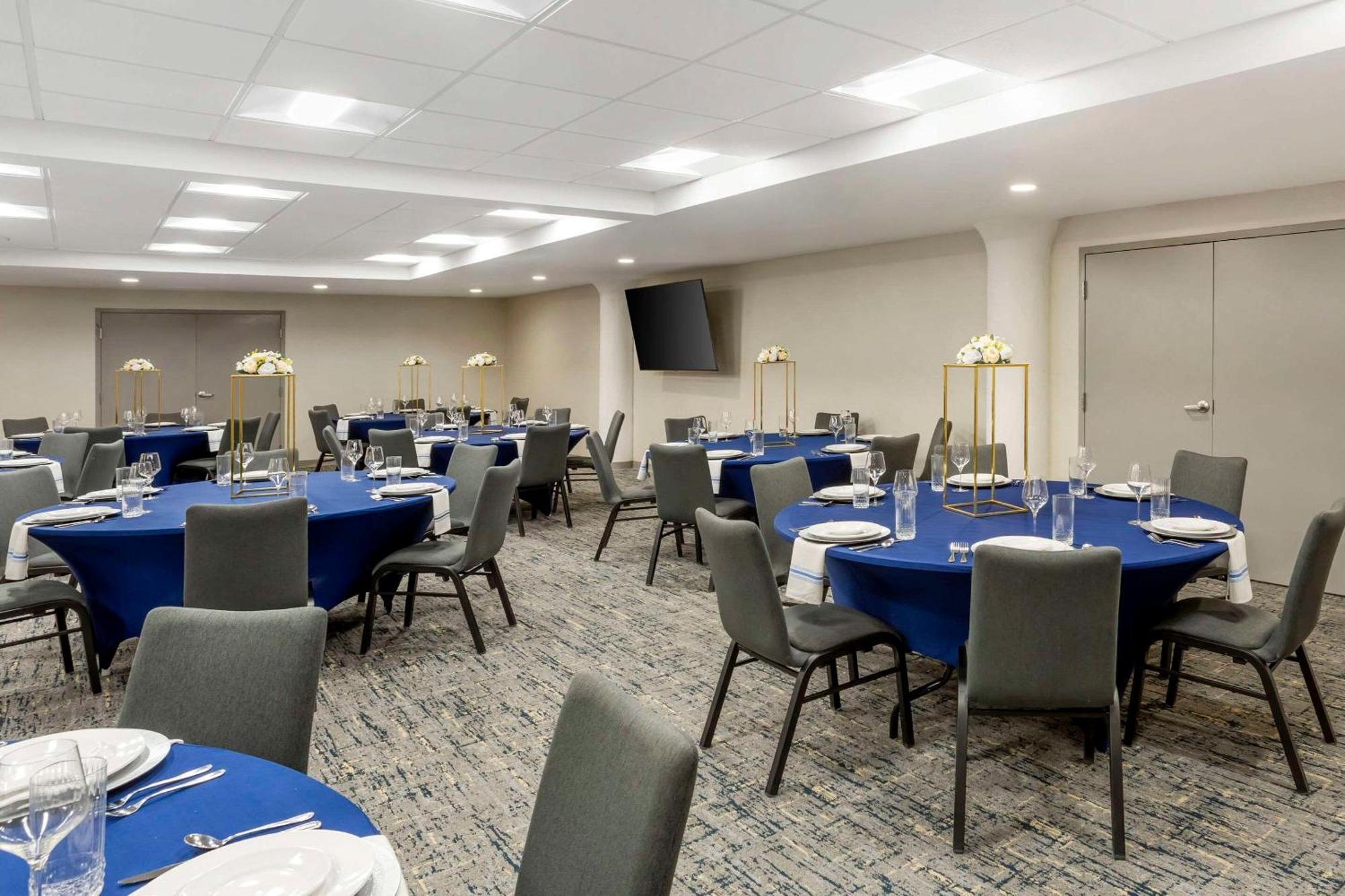 Comfort Inn & Suites Newark Liberty International Airport Exterior foto