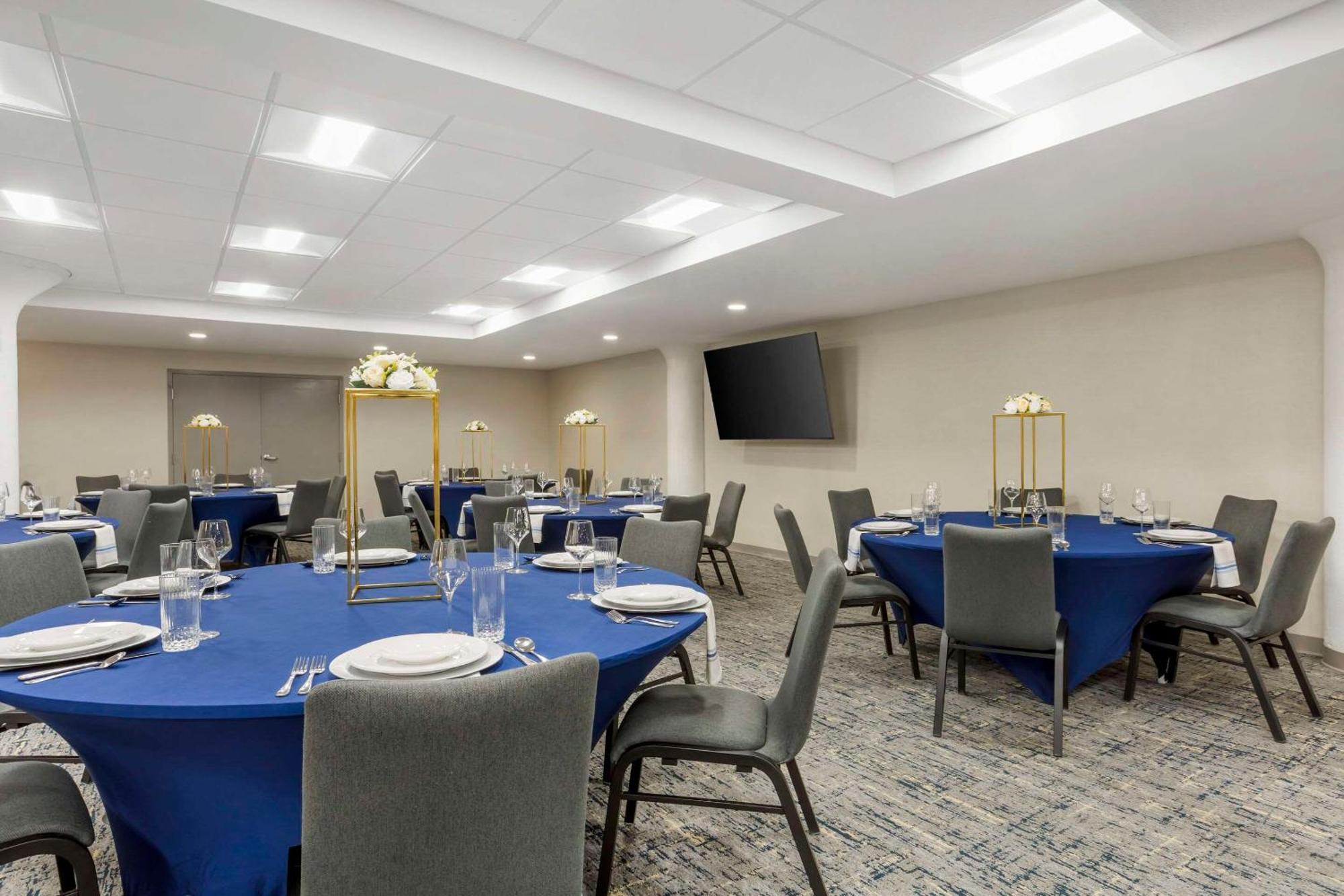 Comfort Inn & Suites Newark Liberty International Airport Exterior foto